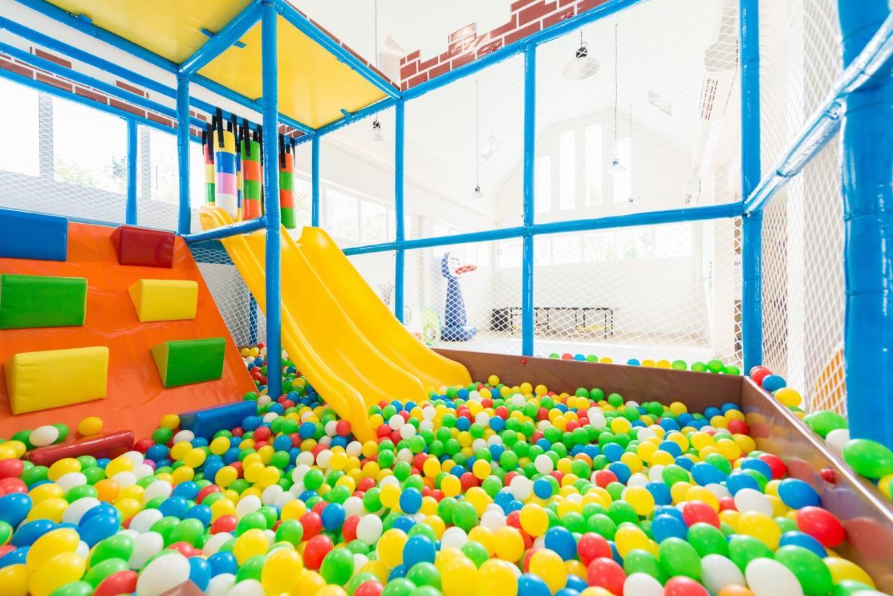 The Sands Khao Lak By Katathani - Sha Extra Plus Esterno foto A ball pit
