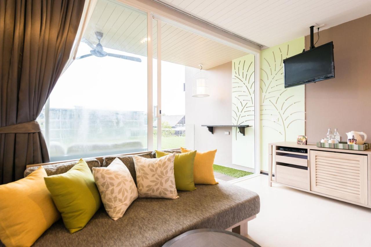 The Sands Khao Lak By Katathani - Sha Extra Plus Esterno foto A living room in a condominium