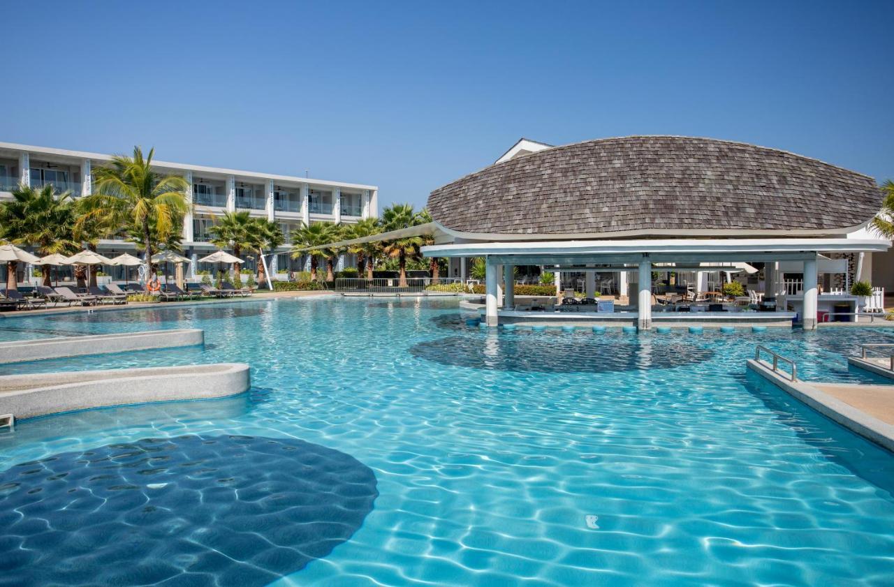 The Sands Khao Lak By Katathani - Sha Extra Plus Esterno foto The swimming pool at the resort