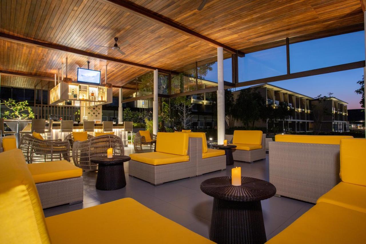The Sands Khao Lak By Katathani - Sha Extra Plus Esterno foto The bar at the rooftop lounge