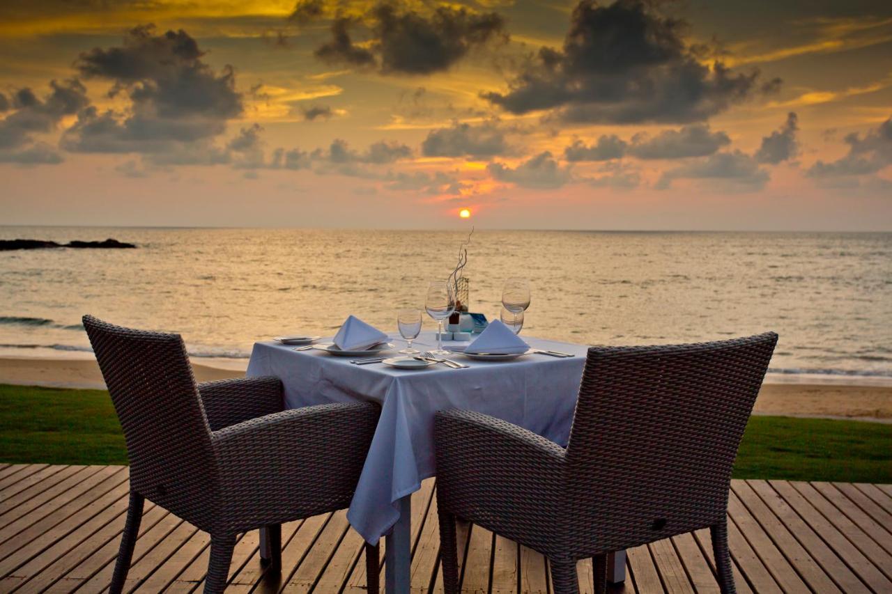 The Sands Khao Lak By Katathani - Sha Extra Plus Esterno foto Sunset at the beach