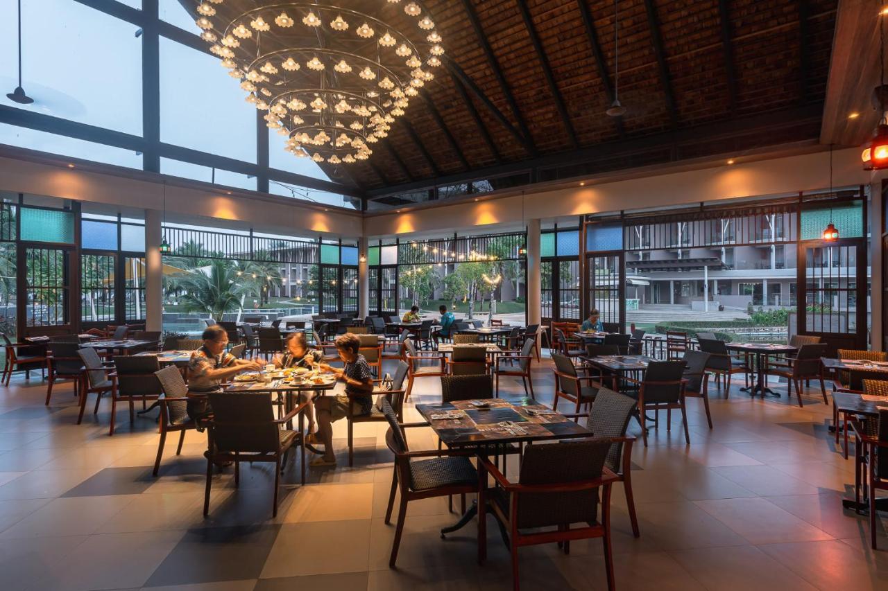 The Sands Khao Lak By Katathani - Sha Extra Plus Esterno foto The interior of the restaurant