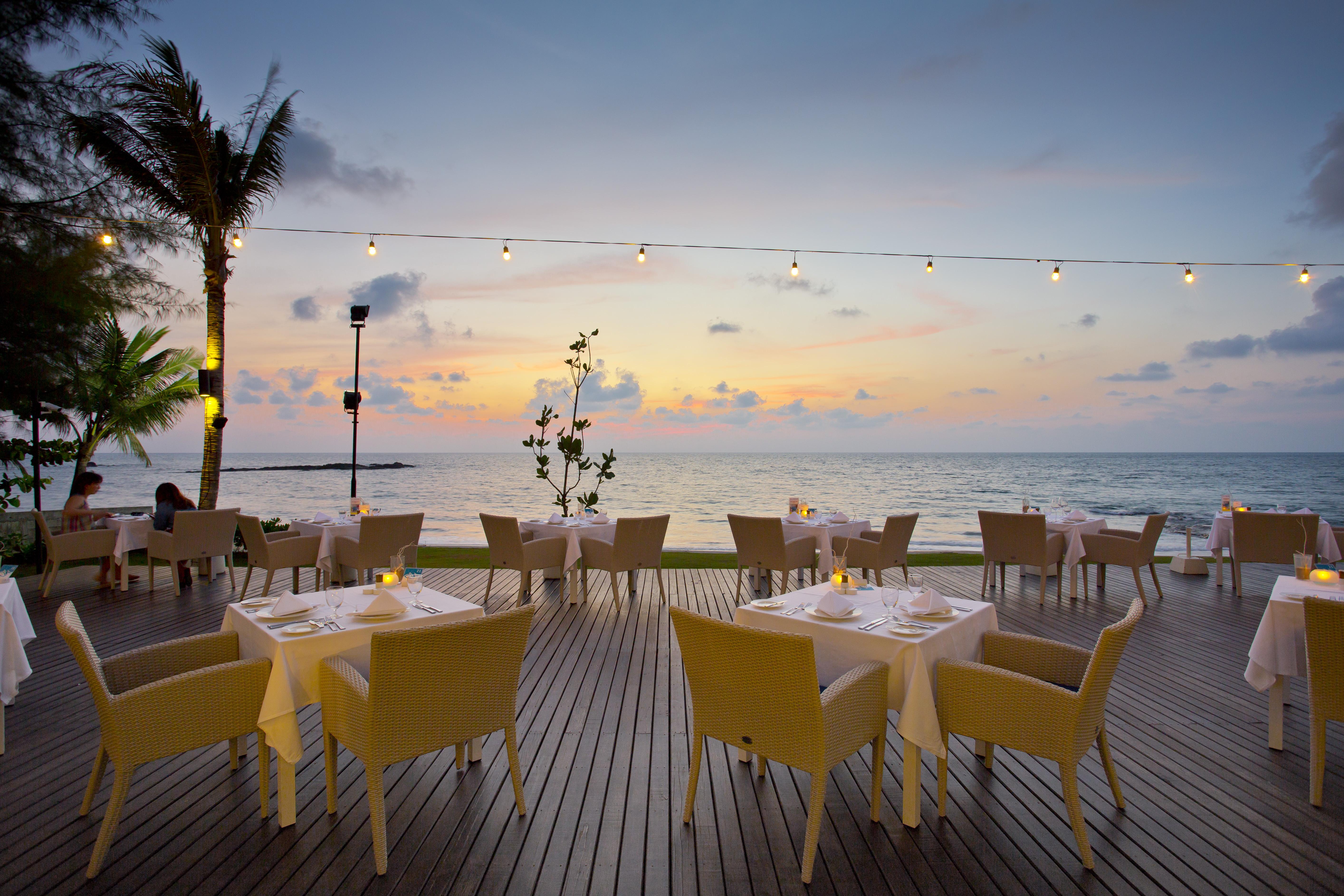 The Sands Khao Lak By Katathani - Sha Extra Plus Esterno foto Sunset at the beach