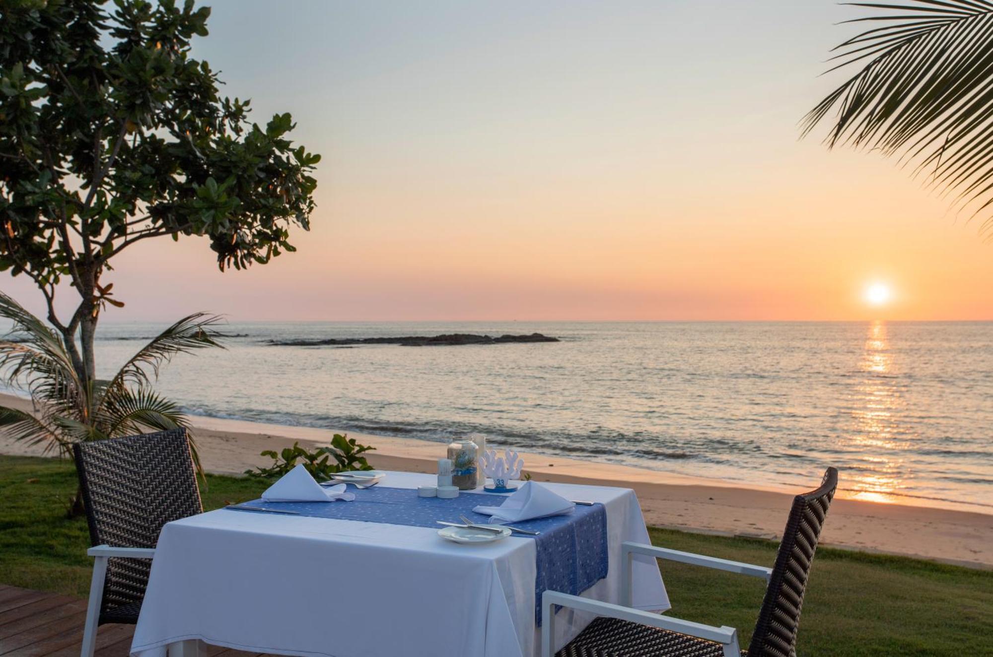 The Sands Khao Lak By Katathani - Sha Extra Plus Esterno foto Sunset at the beach