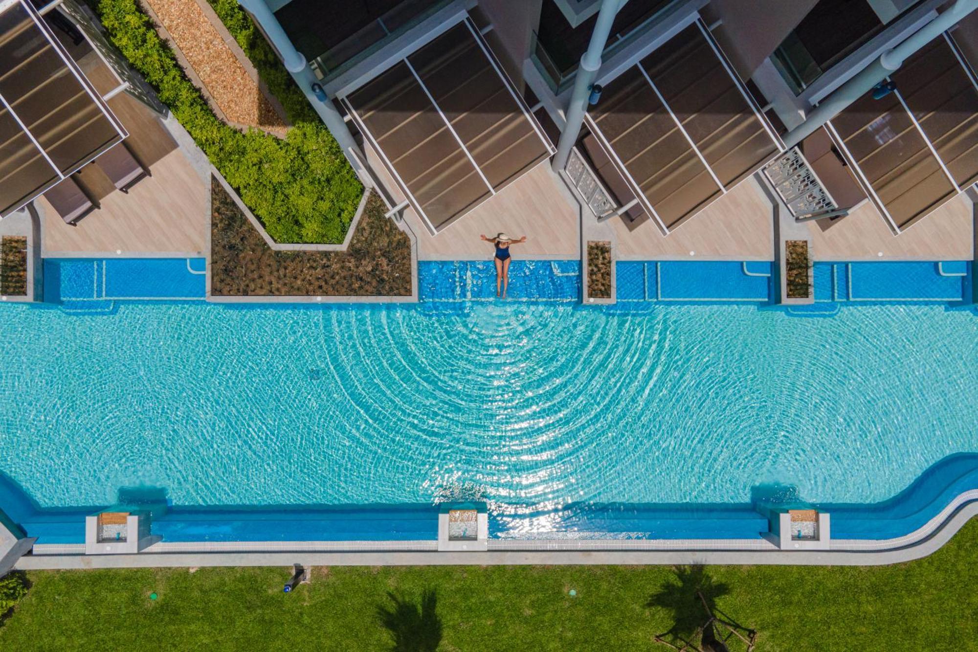 The Sands Khao Lak By Katathani - Sha Extra Plus Esterno foto Aerial view of a swimming pool